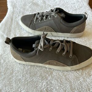 Nwob. Men’s Helly Hansen sneakers
